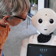 Roboter in Pflegeeinrichtung