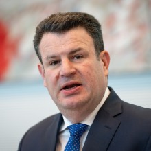 Arbeitsminister Hubertus Heil hat das Bürgergeld eingeführt - und in diesem Jahr nach Beschluss der Bundesregierung die Bargeldauszahlung um 12 Prozent erhöht 
