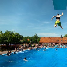 Sprung ins Freibad