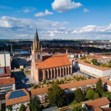 Neubrandenburg, Blick auf die Kirche
