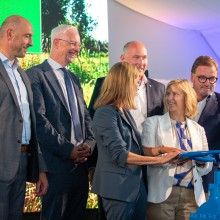 Große Freude herrschte bei der offiziellen Inbetriebnahme der Pipeline bei allen Beteiligten.