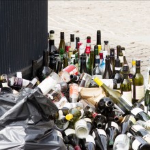 Überfüllte Glascontainer