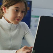 KI in Schulen, ein Interview mit Ulrike Cress über Chancen und Risiken von Chatbots im Unterricht