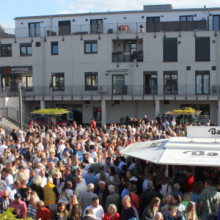 Der Bahnhofsvorplatz in Kall ist zum Treffpunkt für die Gemeinde geworden. 